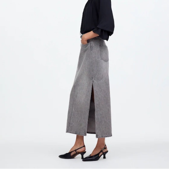 Madewell Denim Side-Slit Midi Skirt in Hallandale Wash
Size 32 - Picture 2 of 8